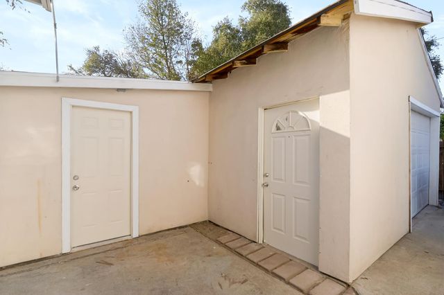 2941 clay St, Sacramento, CA 95815
