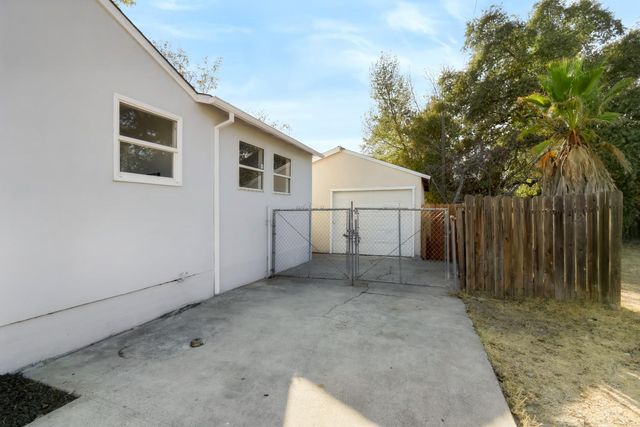 2941 clay St, Sacramento, CA 95815