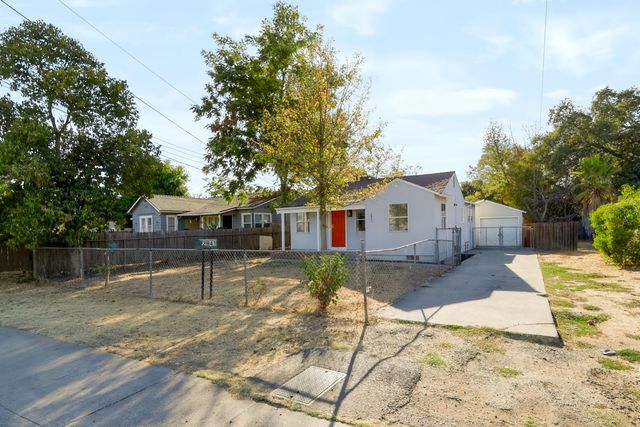2941 clay St, Sacramento, CA 95815