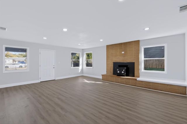 2941 clay St, Sacramento, CA 95815