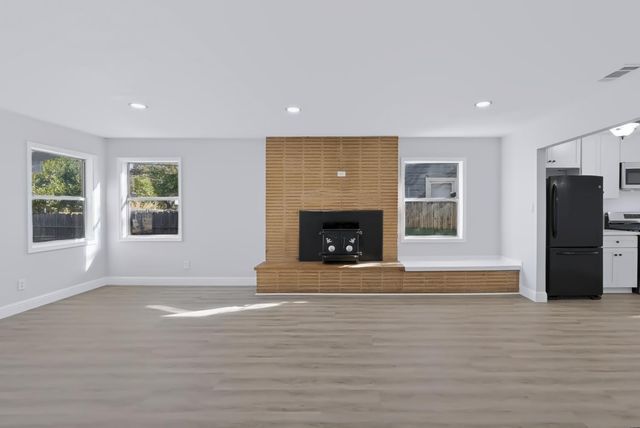 2941 clay St, Sacramento, CA 95815