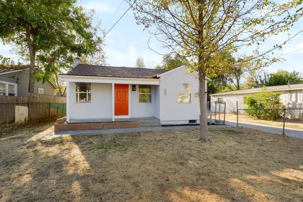 2941 clay St, Sacramento, CA 95815