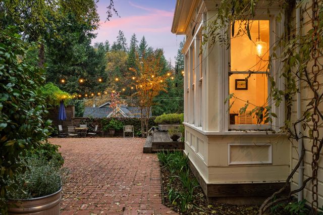 990 Thompson Way, Placerville, CA 95667