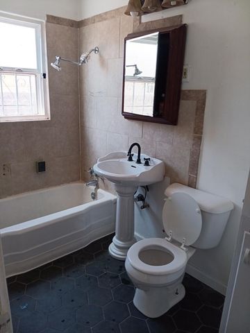 230 Espanola Street NE, Albuquerque, NM 87108