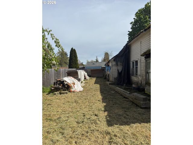 109 S TRADE St, Amity, OR 97101