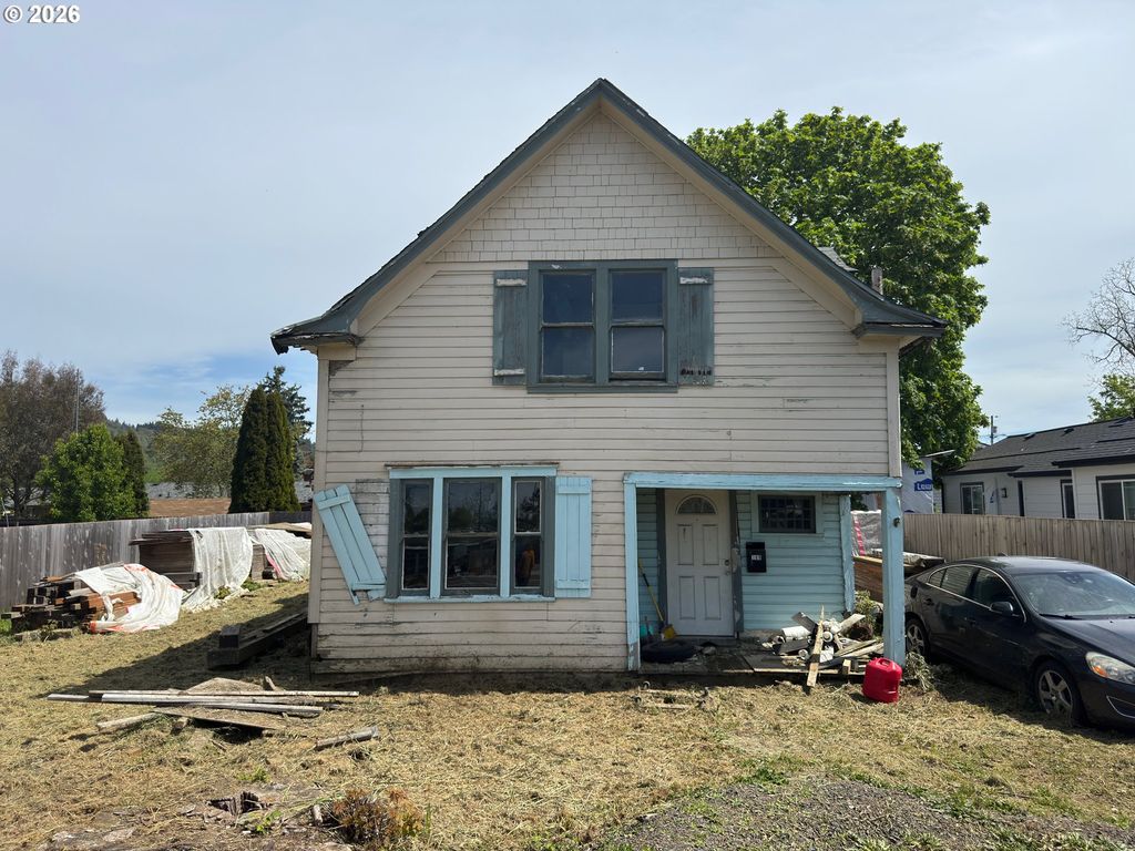 109 S TRADE St, Amity, OR 97101