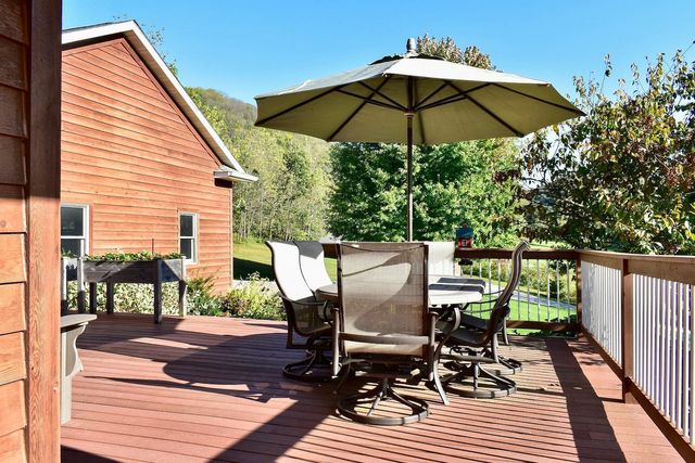 24242 Pfeiffer Hill Road, Wilson Twp, MN 55987