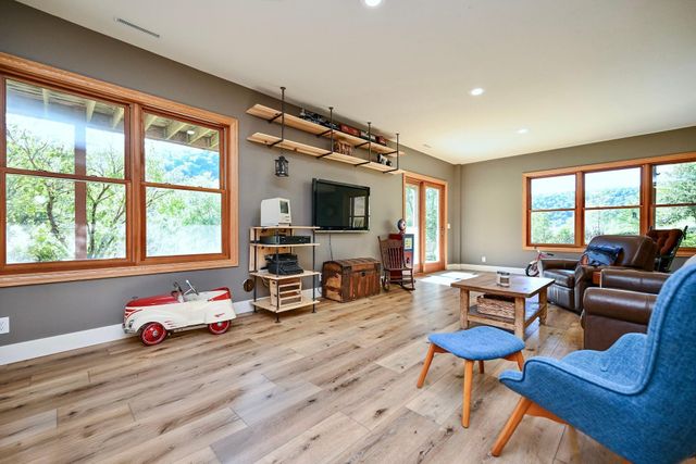 24242 Pfeiffer Hill Road, Wilson Twp, MN 55987