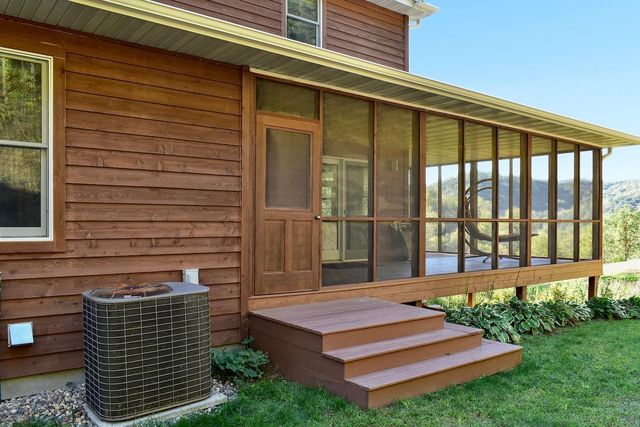 24242 Pfeiffer Hill Road, Wilson Twp, MN 55987