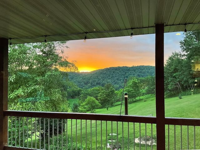 24242 Pfeiffer Hill Road, Wilson Twp, MN 55987