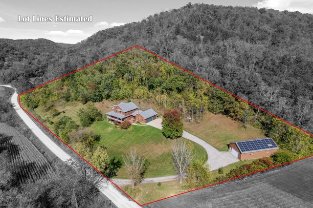 24242 Pfeiffer Hill Road, Wilson Twp, MN 55987