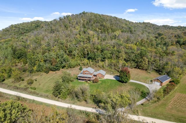 24242 Pfeiffer Hill Road, Wilson Twp, MN 55987