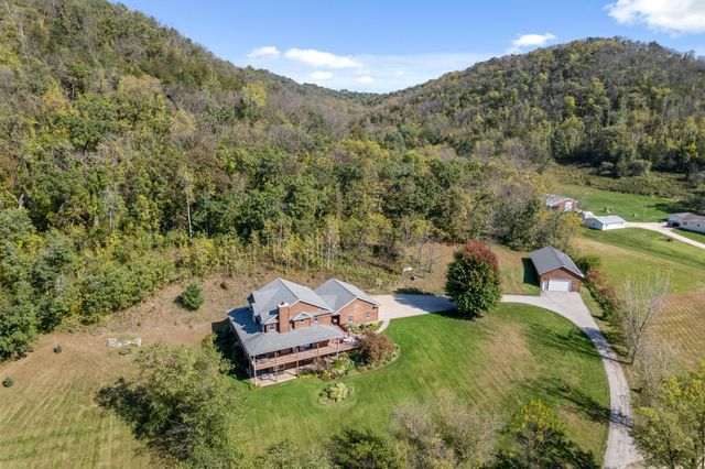 24242 Pfeiffer Hill Road, Wilson Twp, MN 55987