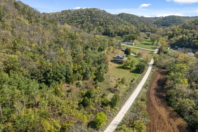 24242 Pfeiffer Hill Road, Wilson Twp, MN 55987