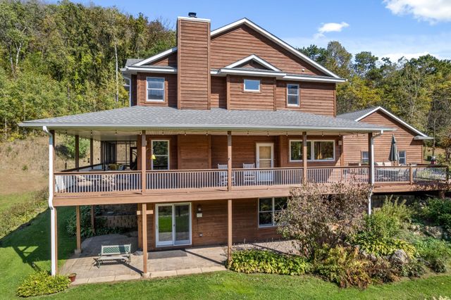 24242 Pfeiffer Hill Road, Wilson Twp, MN 55987