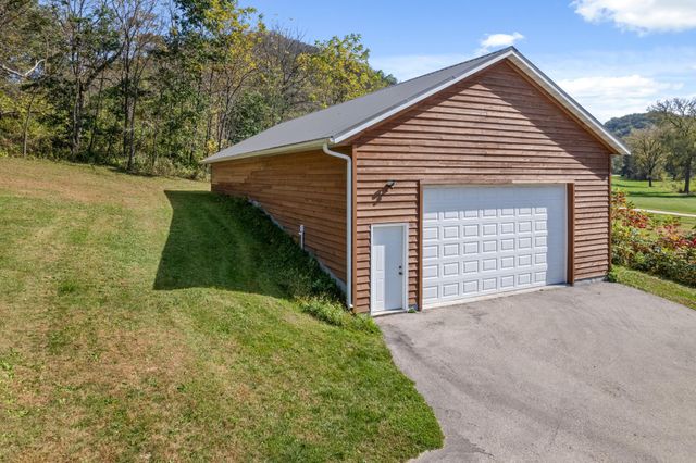 24242 Pfeiffer Hill Road, Wilson Twp, MN 55987