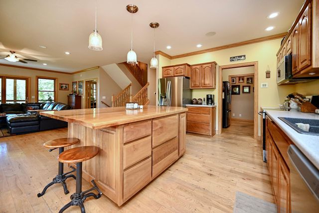 24242 Pfeiffer Hill Road, Wilson Twp, MN 55987