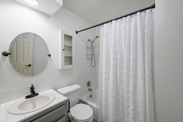 122 Acapulco DR, Lakeway, TX 78734