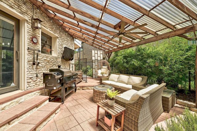 122 Acapulco DR, Lakeway, TX 78734