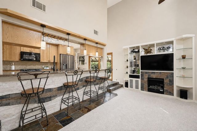 122 Acapulco DR, Lakeway, TX 78734