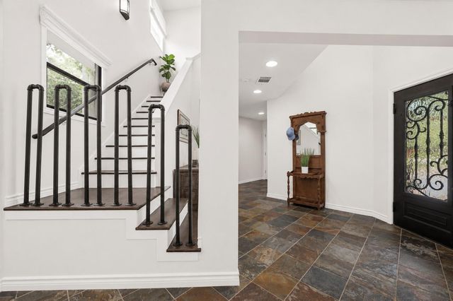 122 Acapulco DR, Lakeway, TX 78734