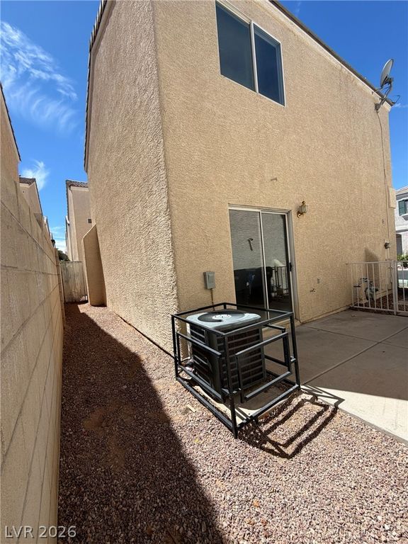 10040 Fragile Fields Street, Las Vegas, NV 89183 — photo 5