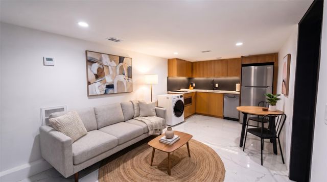 2416 E 10th ST B, Austin, TX 78702