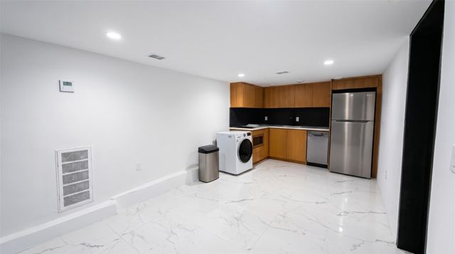 2416 E 10th ST B, Austin, TX 78702