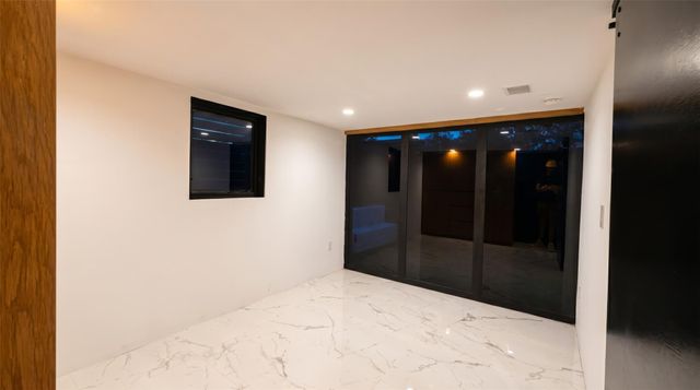 2416 E 10th ST B, Austin, TX 78702