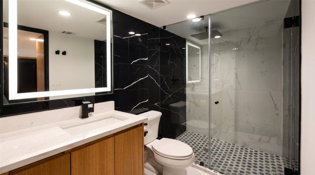 2416 E 10th ST B, Austin, TX 78702