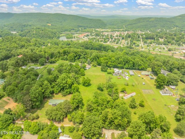 185 Mccormick Lane, Harriman, TN 37748