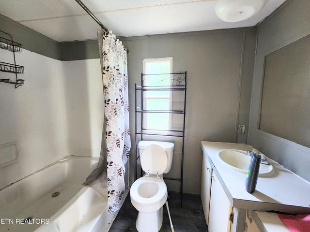 185 Mccormick Lane, Harriman, TN 37748