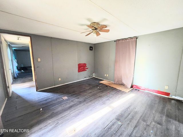 185 Mccormick Lane, Harriman, TN 37748
