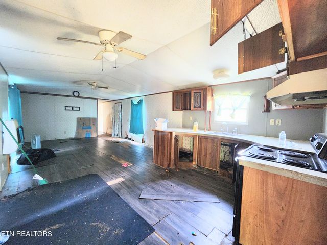185 Mccormick Lane, Harriman, TN 37748