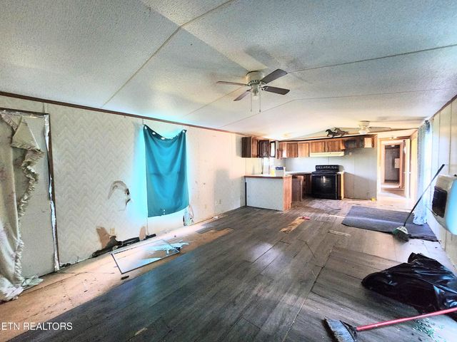 185 Mccormick Lane, Harriman, TN 37748