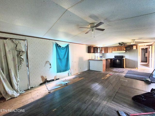 185 Mccormick Lane, Harriman, TN 37748
