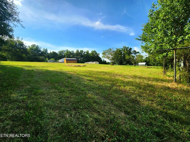 185 Mccormick Lane, Harriman, TN 37748