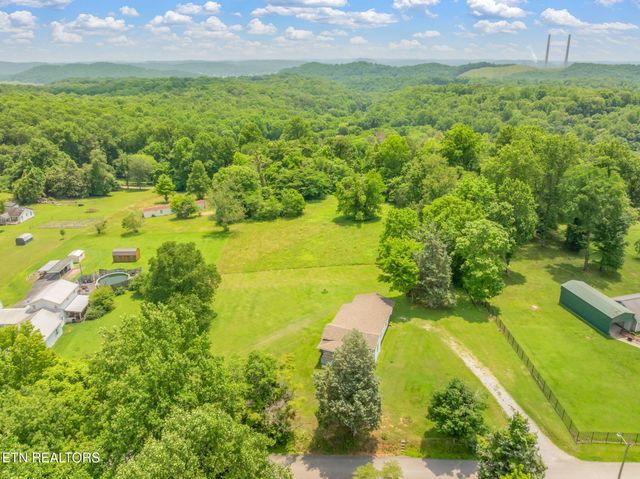 185 Mccormick Lane, Harriman, TN 37748