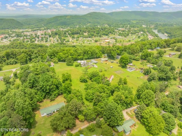 185 Mccormick Lane, Harriman, TN 37748