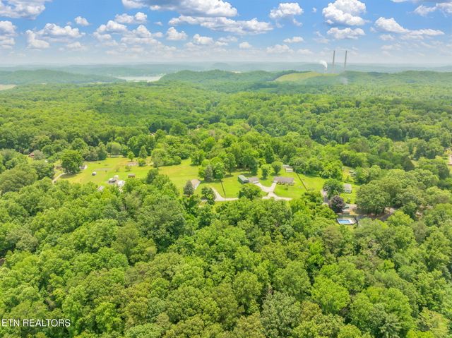 185 Mccormick Lane, Harriman, TN 37748