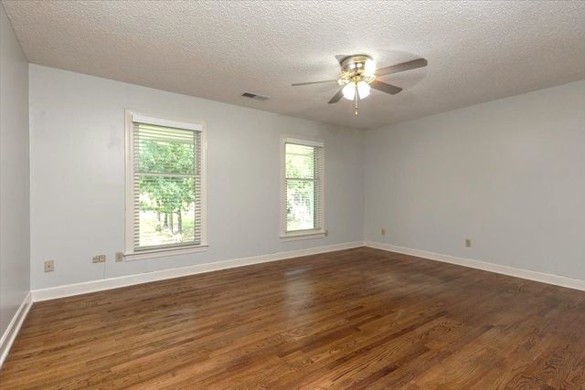 2608 HOLLY SPRING DR, Germantown, TN 38138