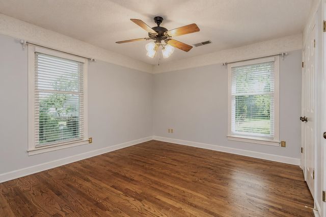 2608 HOLLY SPRING DR, Germantown, TN 38138