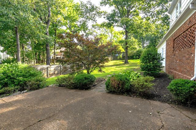 2608 HOLLY SPRING DR, Germantown, TN 38138