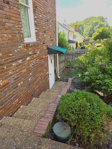 2608 HOLLY SPRING DR, Germantown, TN 38138