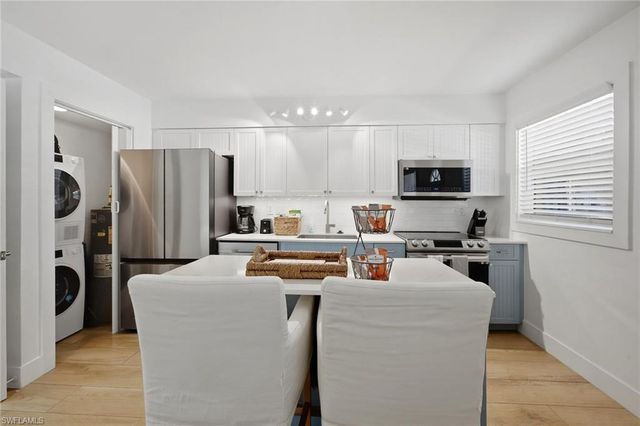 980 7th AVE S 204, Naples, FL 34102