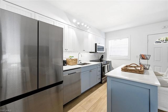 980 7th AVE S 204, Naples, FL 34102