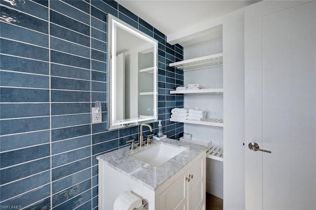 980 7th AVE S 204, Naples, FL 34102