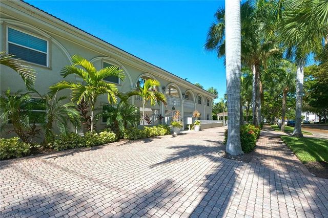 980 7th AVE S 204, Naples, FL 34102