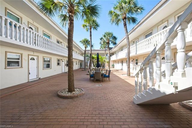 980 7th AVE S 204, Naples, FL 34102