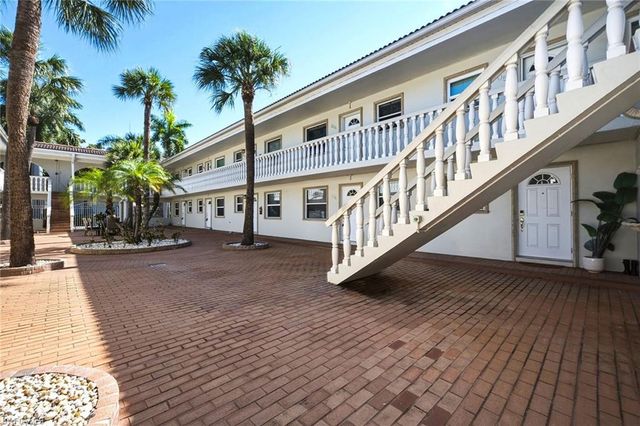 980 7th AVE S 204, Naples, FL 34102